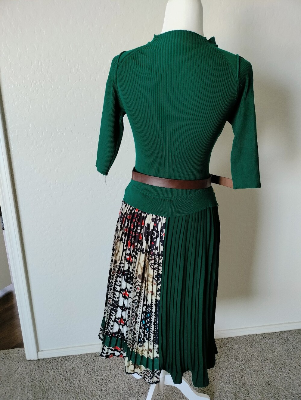 Size Small Green Pleated Dress - Picture 4 of 6